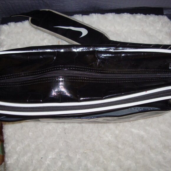 Vintage Nike Patent Leather look Black & White Messenger Gym Bag - Picture 12 of 13